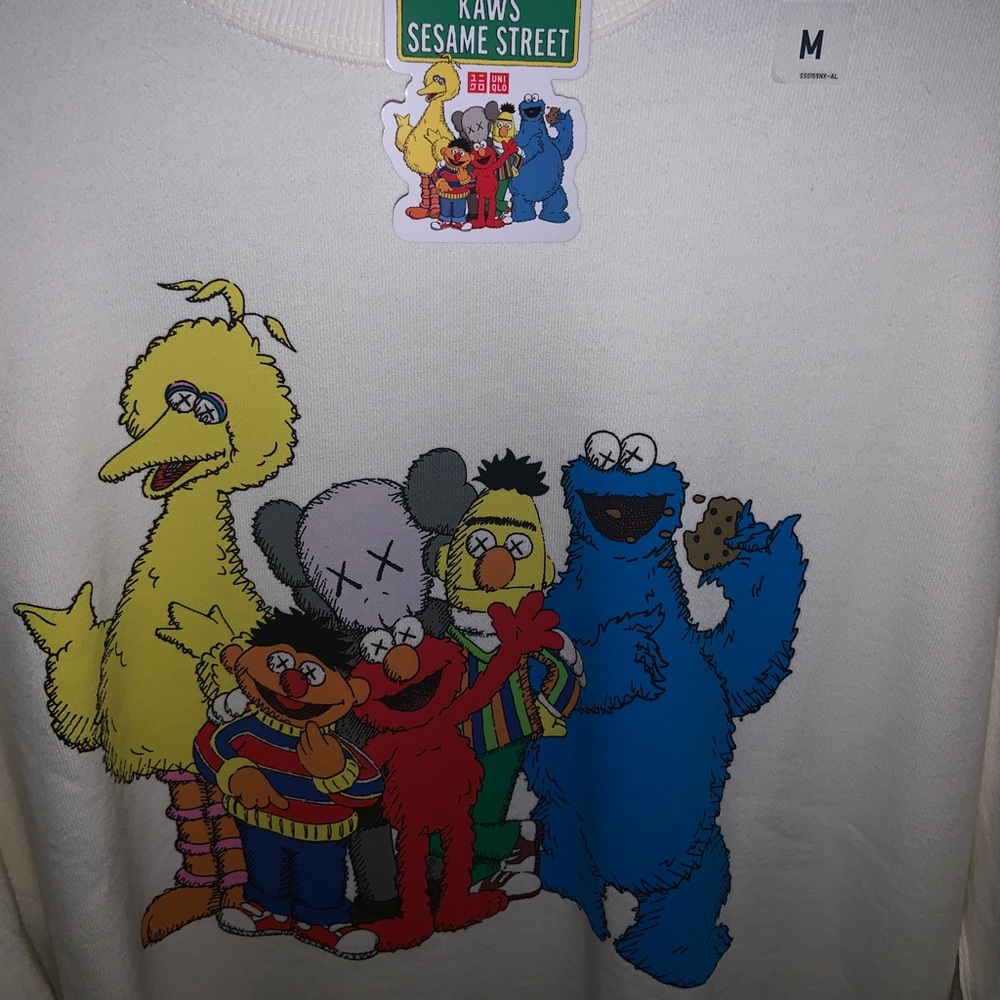 Kaws X uniqlo collab size MEDIUM